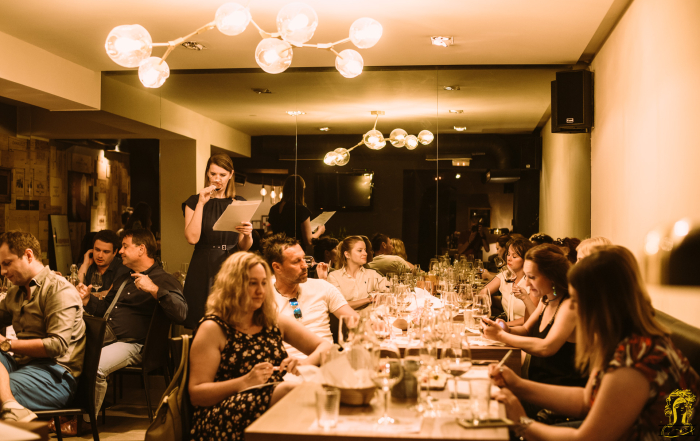 decanterovi laureati pupitres